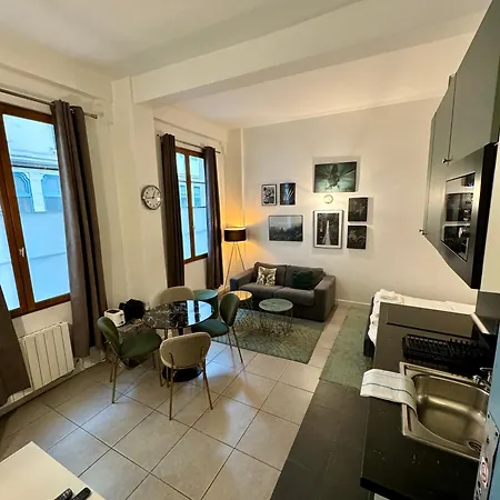 Temple Apartments Paris-2